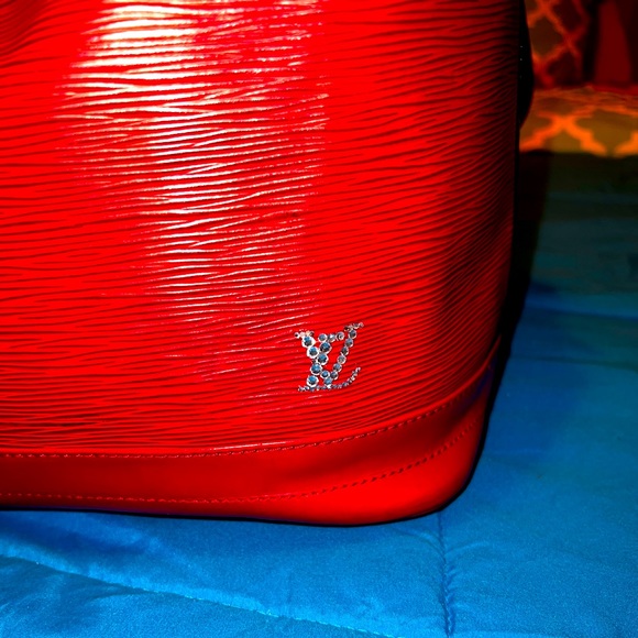 Beautiful Vibrant Red ❤️‍🔥Louis Vuitton Epi Noé customized with rhinestone’s ✨ - Picture 2 of 11